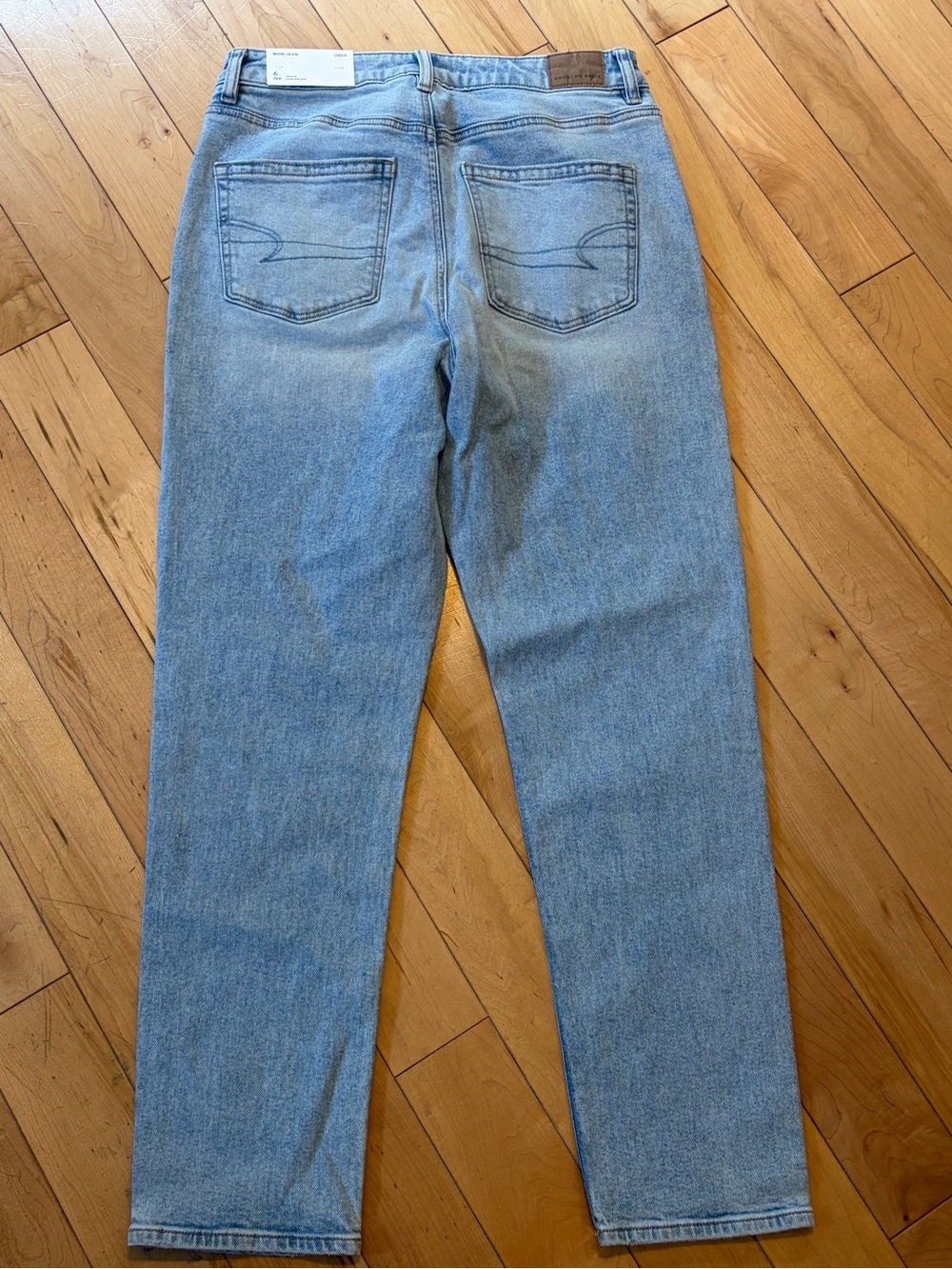NWT American Eagle Mom Jeans Strigid in Blue Breeze size six (6) - Picture 7 of 9